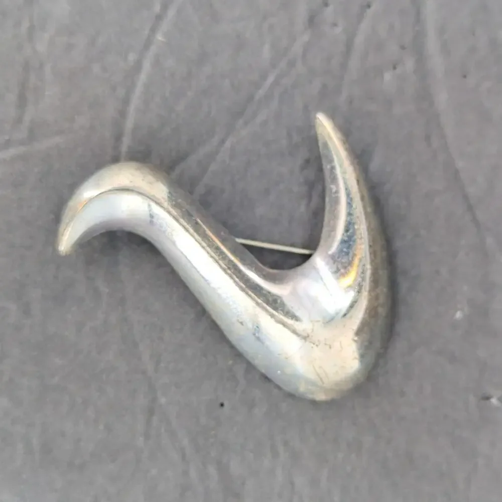 Vintage Monet Silver Tone Stylized Bird Swan Brooch Pin Retro Minimalist
